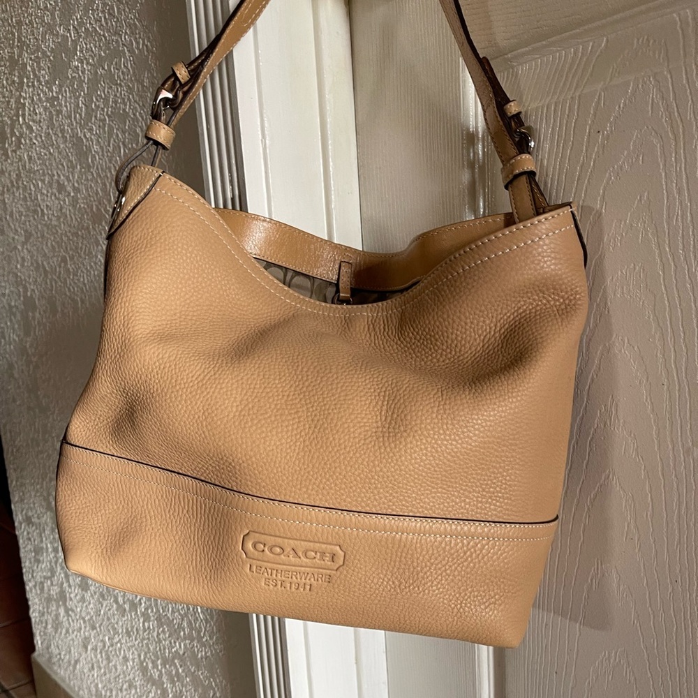 Coach, tan leather shoulder hand bag